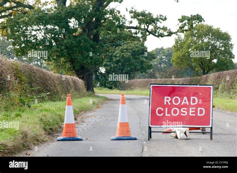 Road Closed Sign Roadsign Shut Traffic Signs Stock Photo Alamy