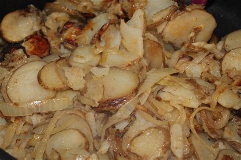 Sautéed onions sautéed onions have a light golden color and have a slightly sweeter flavor than sweat onions. Sauteed Potatoes & Onions - BigOven