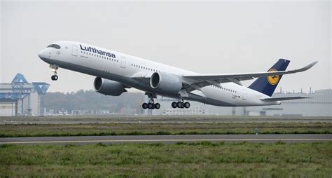 It has a standard design range target of 8,100 nm. Lufthansa's Airbus A350-900 Now Flying to Boston | Airways ...