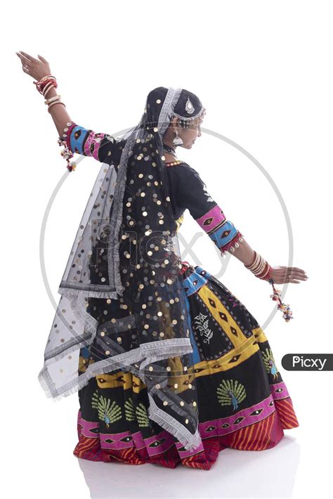 Image Of Indian Woman Performing Rajasthani Folk Dance Called Kalbelia Gz563389 Picxy