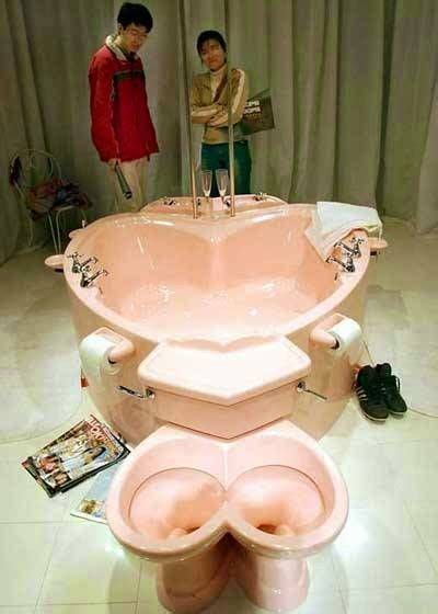 Couple S Bathtub And Toilets Cool Toilets Bathroom Humor Toilet Design