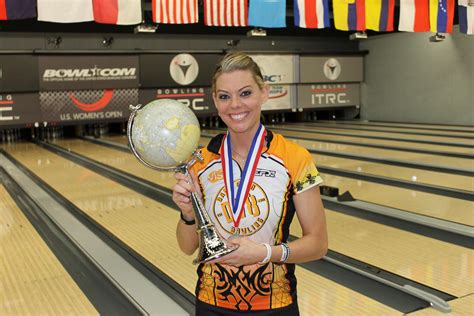 High 5 Gear Signs 10 Top Women Bowlers In Advance Of Pwbas