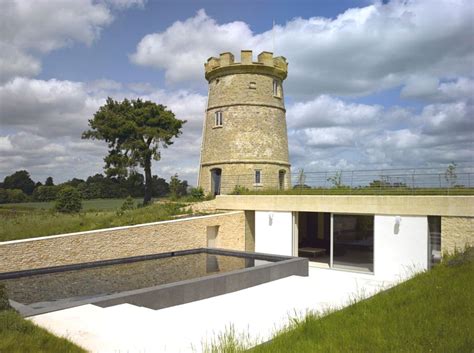 Lokasinya yang menghadap sungai sarawak sememangnya cukup sesuai untuk dijadikan kubu yang. The Contemporary Round Tower, England « Adelto Adelto