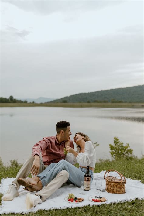 Picnic Couples Session Inspo Picnic Photography Picnic Pictures