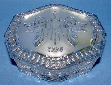 As always 1080p and a pair of headphones, makes all the difference.i'm still learning as a producer so i appreciate feedback and critiques, just keep them. Stunning Waterford Crystal 1998 Christmas Music Box from ...
