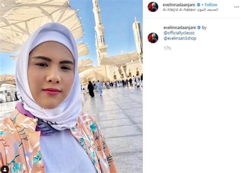 Dinda hauw bersimpuh di hadapan ibunda dan kakaknya. Adem Banget, Intip Penampilan Evelin Nada Anjani Berhijab ...