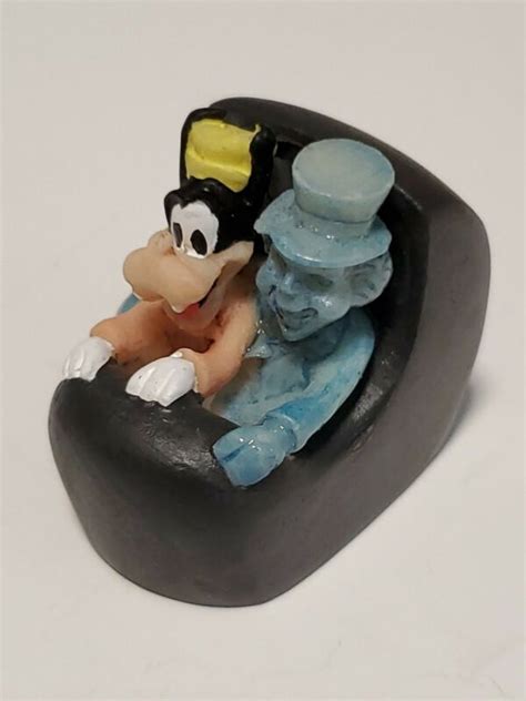 1995 Disneyland Goofy And Ghost In Doom Buggy From Hinged Haunted Mansion