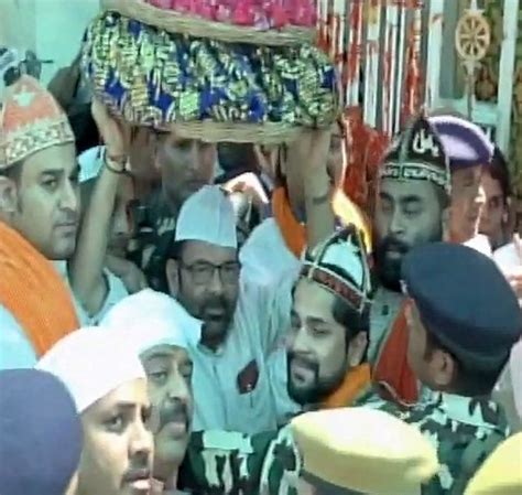 naqvi offers chadar on behalf of pm modi at ajmer dargah