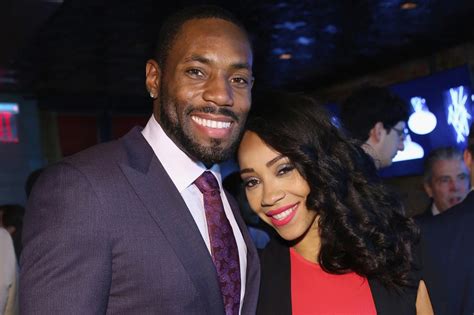 Antonio Cromartie Gets Wife S Pregnant With Twins Despite Having Vasectomy Daily Snark