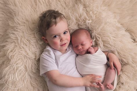 Sibling newborn pose | Newborn, Newborn baby photography, Newborn session