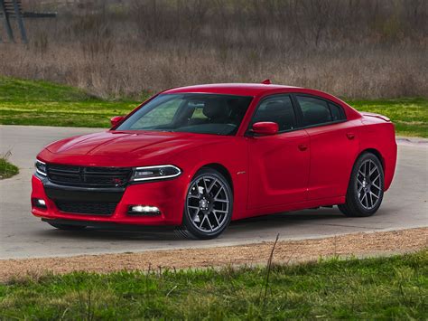 Big and heavy, the 2016 dodge challenger offers touring comfort you won't find in the other muscle coupes. 2016 Dodge Charger MPG, Price, Reviews & Photos | NewCars.com