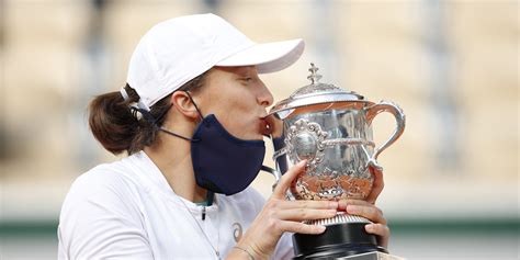 Swiatek showed a lot of fortitude to tough out. Swiatek beats Kenin in French Open final, brings 1st Grand Slam singles title to Poland | Daily ...