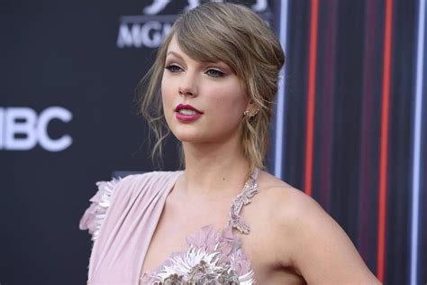 Tarikh pengumuman bonus & dividen tahun 2020. F5 - Celebridades - Taylor Swift expressa apoio a ...