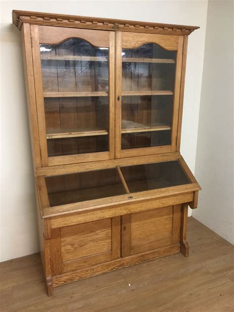 Refinishing furniture can be a bit intimidating if diy isn't normally your thing. NINETEENTH CENTURY GOLDEN OAK MUSEUM CABINET BY BENNET OF ...