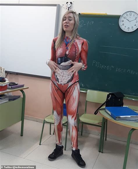 Teacher Dons Bodysuit Showing The Body S Organs To Teach Them About