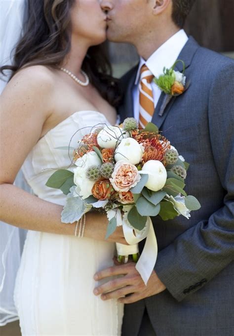 Feb 25, 2021 · fall is a season about celebrating natural beauty, and a fall wedding is an opportunity to do the same. Picture Of Stunning Fall Wedding Bouquets