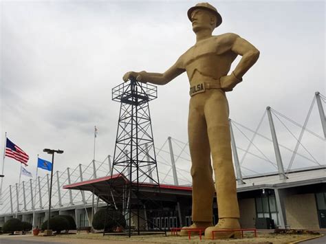 Quirky Attraction The Tulsa Golden Driller Quirky Travel Guy