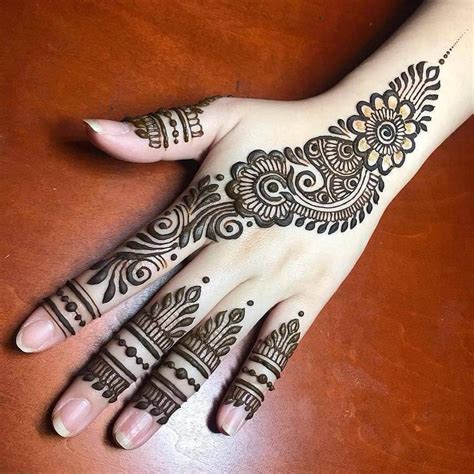Stylish Arabic Mehndi Designs For Back Hand
