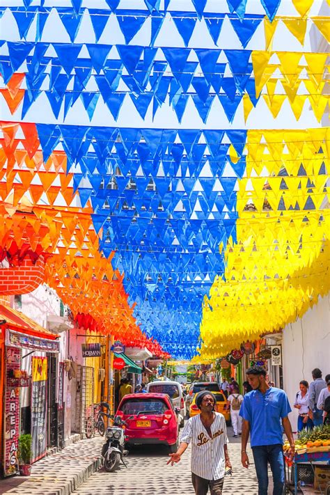 What is the difference between colombia and mexico? Mexico vs. Colombia: Which Should You Visit? - Slight North