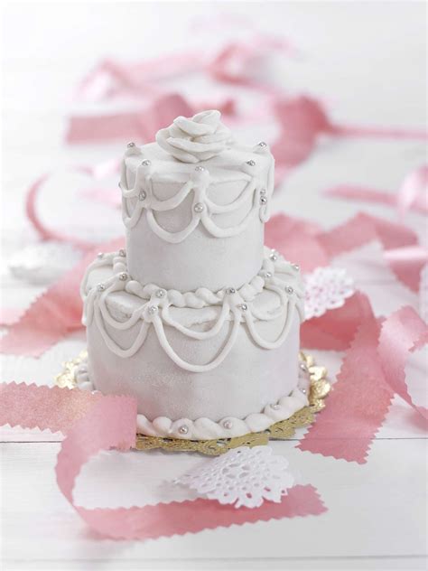 A Beginners Guide To Making A Wedding Cake