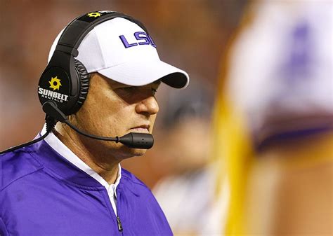 Wheres Les Miles Former Lsu Coach Accused Of Dodging Federal Court Subpoena