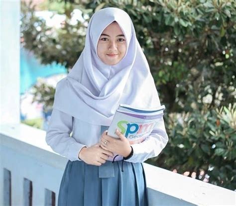 Maybe you would like to learn more about one of these? Foto Cewek2 Cantik Lucu Berhijab Anak Remaja Smp - Paimin ...