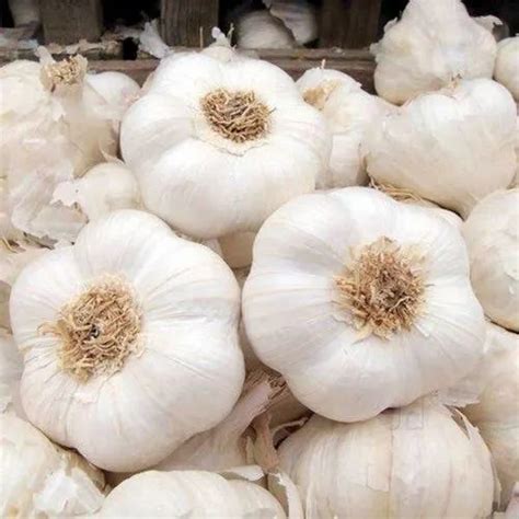 A Grade Fresh White Garlic Packaging Size 50 Kg Garlic Size 35 Mm