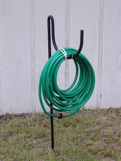 Uses 3 anchors for hose stand stability. Best Garden Hose Modern Holder - Home Appliances