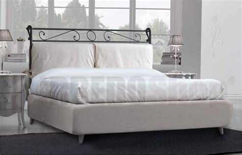 Questi i contenuti che parlano di imbottitura testata letto: Upholstered bed with iron headboard and LEONARDO container ...