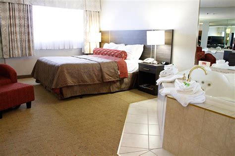 Accommodations In Burlington Admiral Inn Hotel