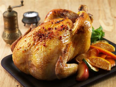 Puedes trozar un pollo entero de 1,5 a 2 kg (3 a 4 libras), lo que resulta en dos alas, dos piernas, dos pechugas y dos muslos hornea el pollo. Pollo al horno - 70 recetas fáciles - Unareceta.com