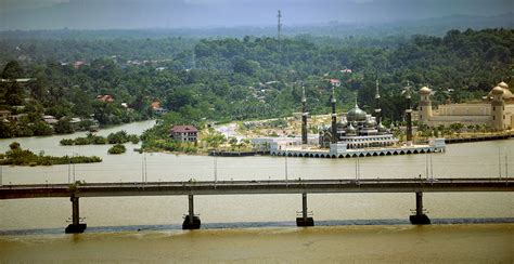 Sultan mahmud bridge is a bridge in kuala terengganu, terengganu, malaysia, which crosses terengganu river. Sultan Mahmud Bridge - Wikipedia