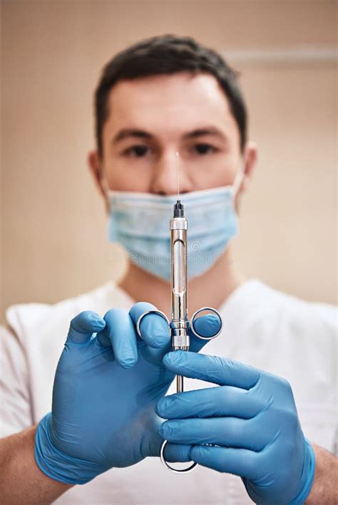 Anestesia El Dentista Va A Hacer Una Inyeccin Del Calmante A Su