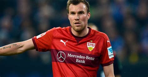 zweite deutsche liga leader vfb stuttgart gewinnt glücklich krone at