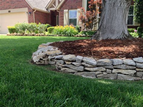 12 Attractive Garden Edging Ideas With River Stones That Provide