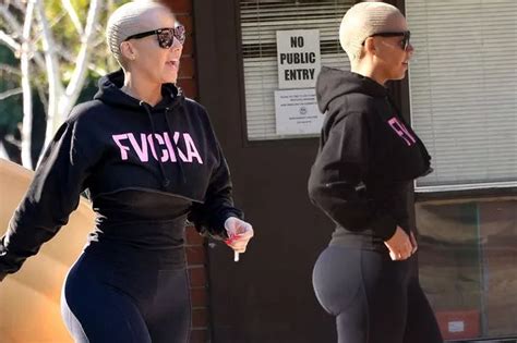 Is Amber Rose Wearing Butt Pads Curvy Model Caught With Tell Tale Lines Under Her Leggings