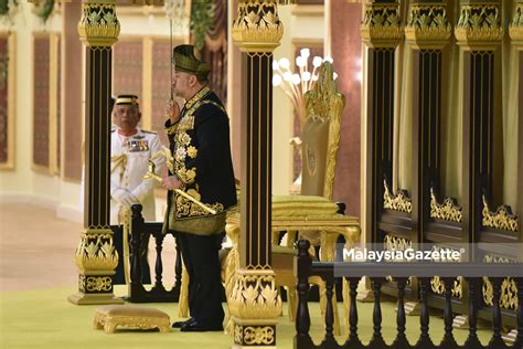 Atau ia telah memberitahu kepadaii. Istiadat Pertabalan Yang di-Pertuan Agong Ke-XV ...