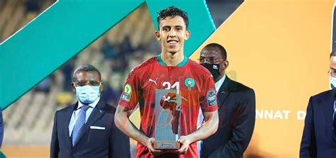 قصة سفيان رحيمي الطاوسي أول من وثق به وفتحي جمال أعاده للرجاء الرياضي. بعرض قيمته 4 ملايين يورو.. سفيان رحيمي مطلوب في الدوري ...