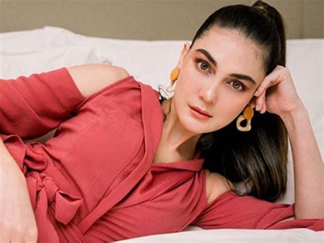 Luna Maya Dan Ryochin Pamer Kemesraan Warganet Heboh Tagar