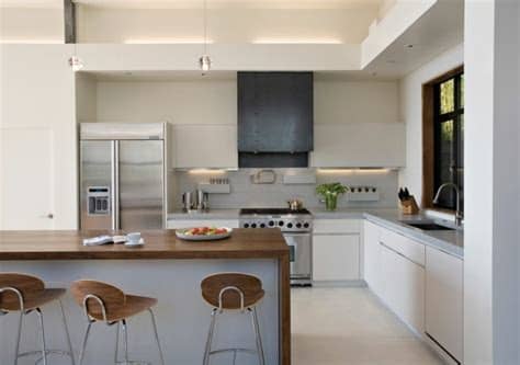 Tener una cocina de ensueño y estar a la vanguardia en la moda de cocinas es posible incorporando una barra. Cocina americana con barra, funcionalidad en tu hogar.