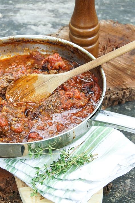 This cut includes a cross cut of the shoulder blade giving it a shape like the number 7. Chuck Steak And Macoroni - Slow cooker beef chuck with pasta and porcini mushrooms ... - Rib eye ...