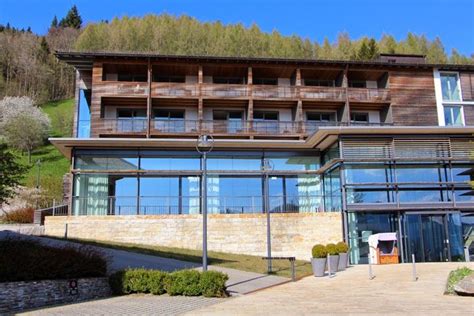 So kontrovers seine rückkehr aufgrund seiner verurteilung und haft wegen steuerhinterziehung auch ist, für den fc bayern und seine fans bleibt er die lichtgestalt schlechthin. HOTEL: DAS TEGERNSEE | Style at home, Tegernsee und Haus