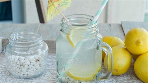 Kombinasi jus lemon dan madu tak hanya menyegarkan dan bisa melepaskan dahaga, tapi juga baik bagi kesehatan asalkan diminum secara teratur. Amalan Minum Barli Campur Madu Dan Lemon Rupanya Petua ...