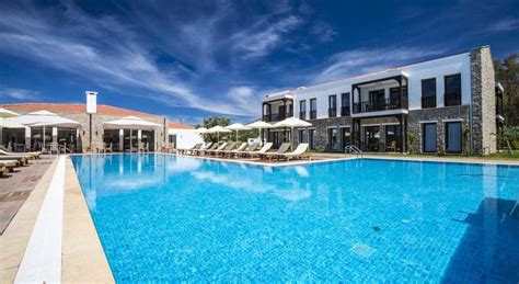 Açık yüzme havuzunda eğlenerek serinleme imkanı bulabileceksiniz. Datça Doris Hotel Telefon Numaraları ve İletişim Bilgileri ...