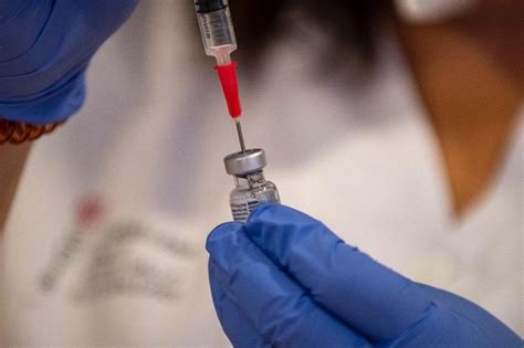 Vacunarse protege tu salud y la de los demás, porque evita o restringe la diseminación del virus, resguardando las vidas de quienes más quieres. Vacunación en Baleares: llega la dosis de Moderna y se ...