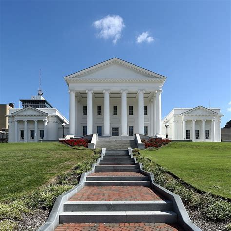 The Neoclassical House Symmetry Simplicity And Order