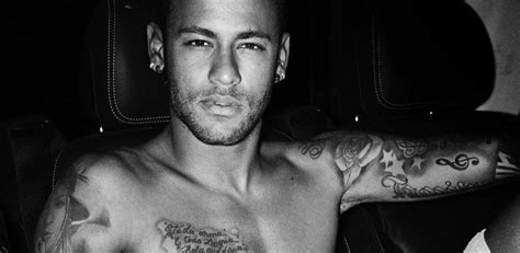 photo artistique neymar pose nu pour un célèbre photographe l essentiel
