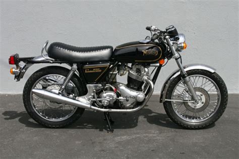 Its most interesting feature was its ingenious engine mounting system. Norton 850 Commando