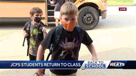 Bowen Elementary Students Arrive For First Day Of School Youtube