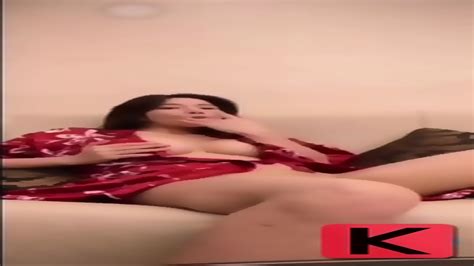 Pinay Model Mashing Huge Tits